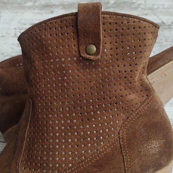 🟨Like New n.d.c. Made by Hand Suede Booties - Picture 2 of 13